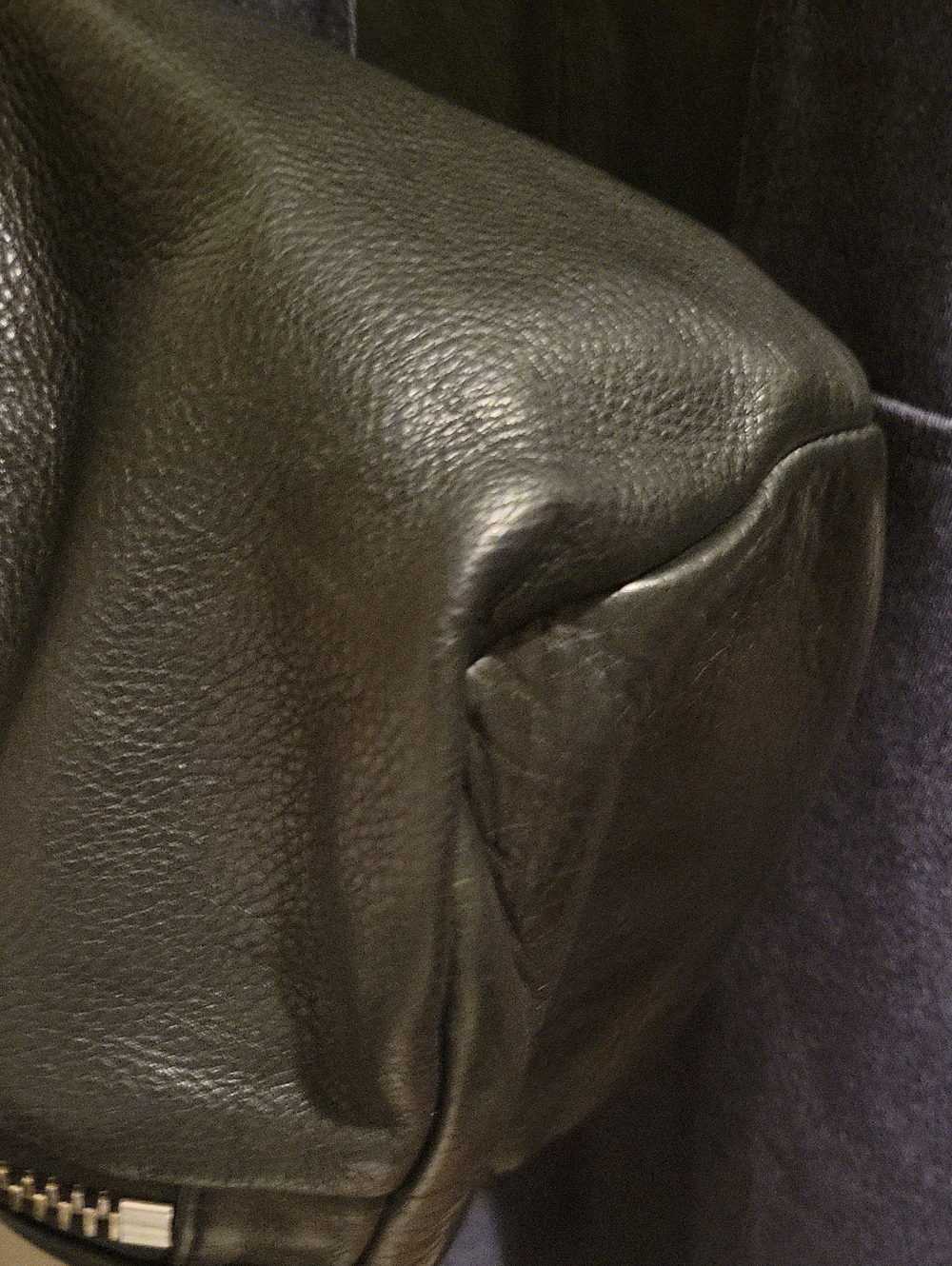 Sleek Black Leather Backpack - Modern Women's Bag - Picture 9 of 11